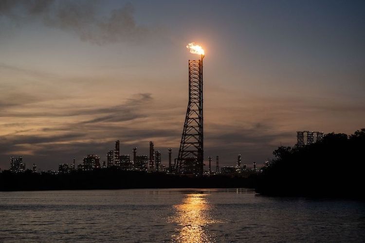 1078243_Atardecer-Refineria-Dos-Bocas_impreso.jpg