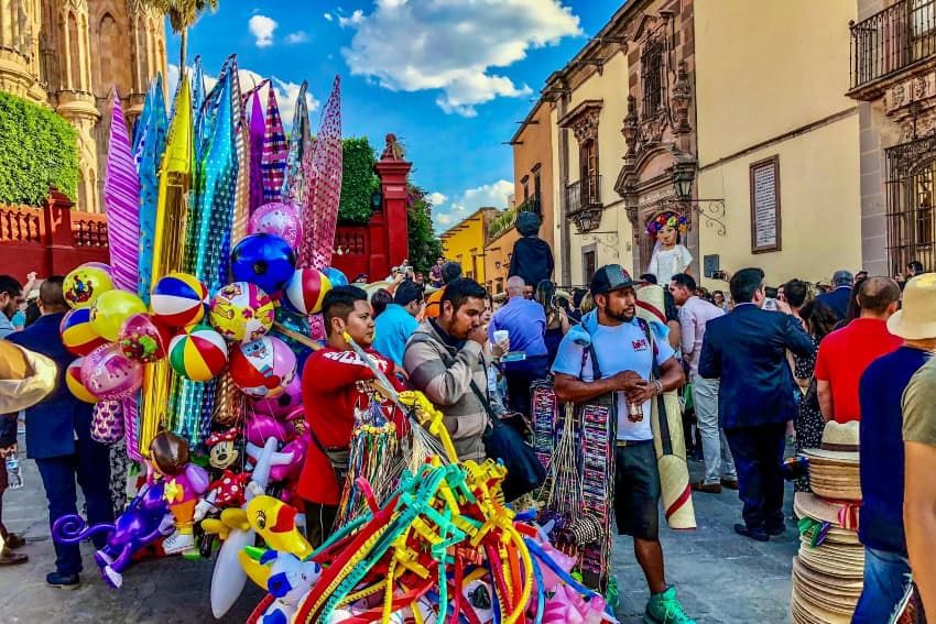 Balloons-hats-and-bracelets-are-just-some-of-the-items-vendors-offer-for-sale-on-a-sunny-San-Miguel-day.-Ria-Talken-1-2.jpg